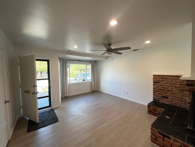 Building Photo - Newly Renovated Home Off Foothill Dr. Close to Cal Poly
