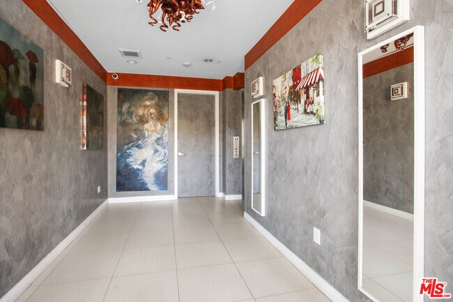 Foto del edificio - 819 S Holt Ave