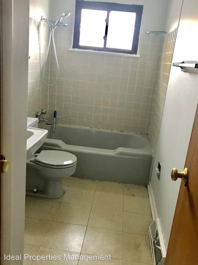 Building Photo - 308 Cranmer Dr