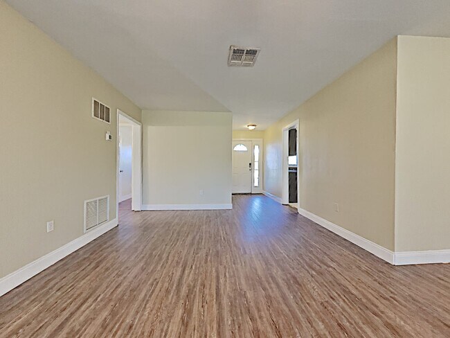 Building Photo - 324 Lake Fair Ln