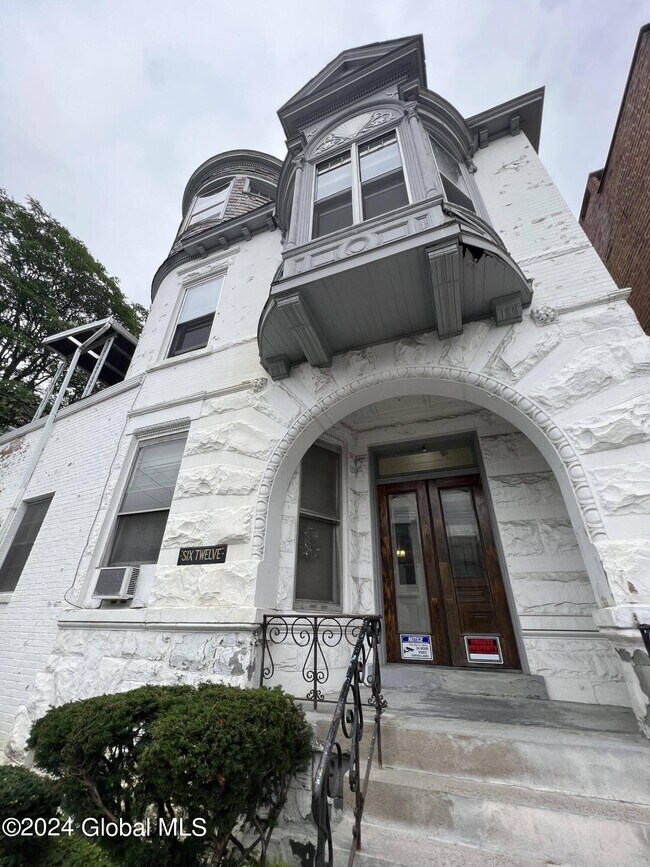 Building Photo - 612 Union St