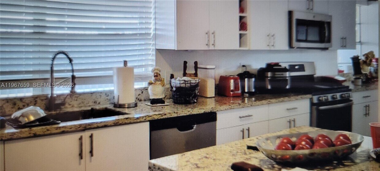 Foto del edificio - 998 E 29th St