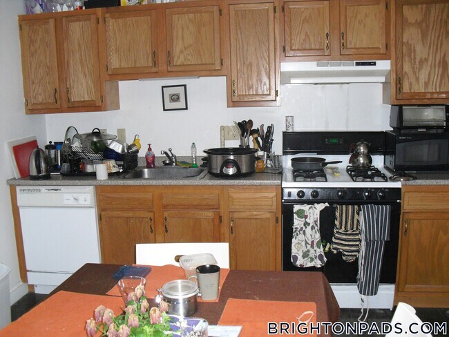 Building Photo - 17 Cummings Rd