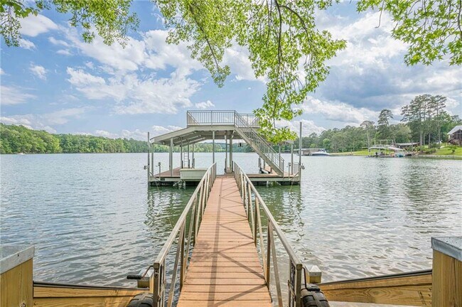 Building Photo - 2555 Chattahoochee Ln