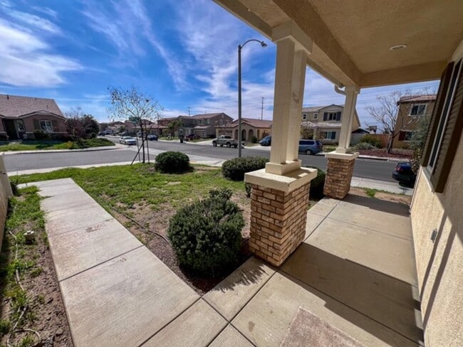 Building Photo - Beautiful 4 bedroom Menifee home available...