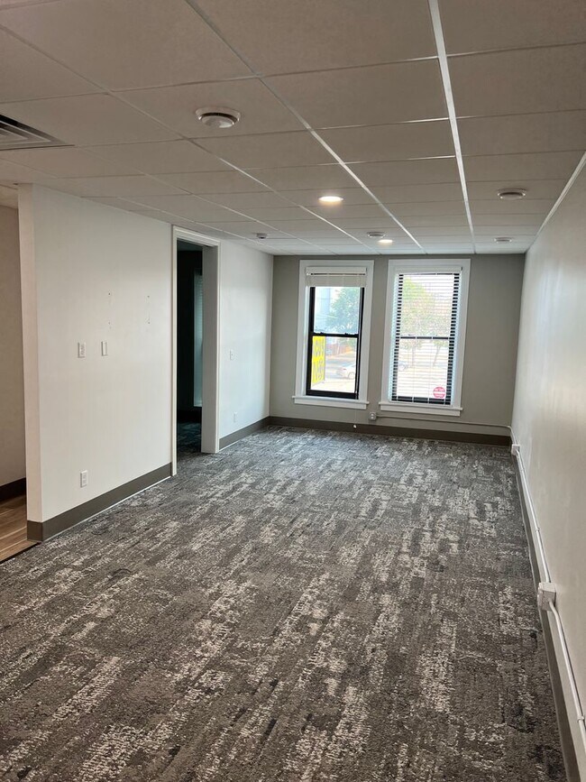 Building Photo - Lofts on 3rd (East)