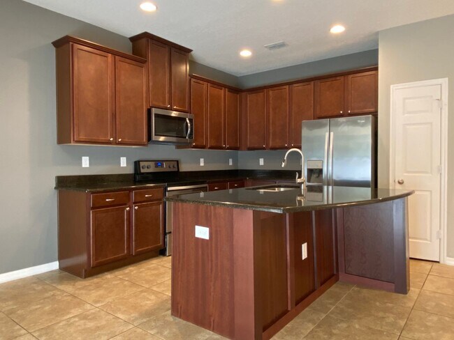 Foto del edificio - 3 Bedroom, 2.5 Bathroom Town Home In Gated...