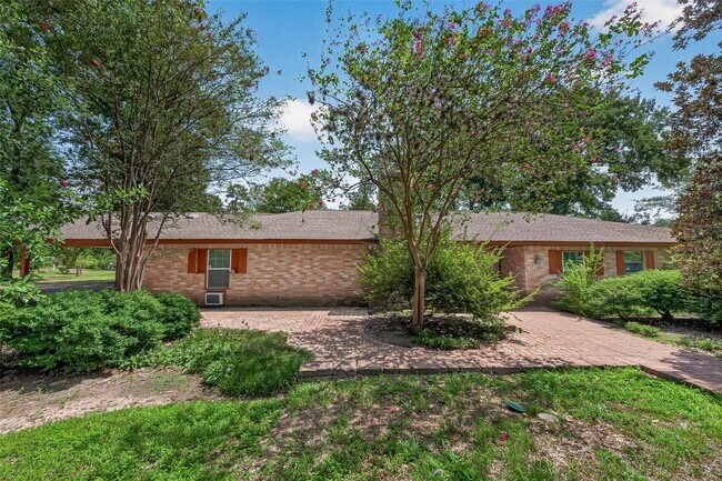 Building Photo - 19002 Mirror Lake Dr