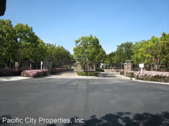Building Photo - 3 br, 2.5 bath House - 3351 Via Merano