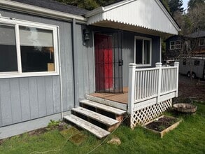 Building Photo - 48471 E 2nd St