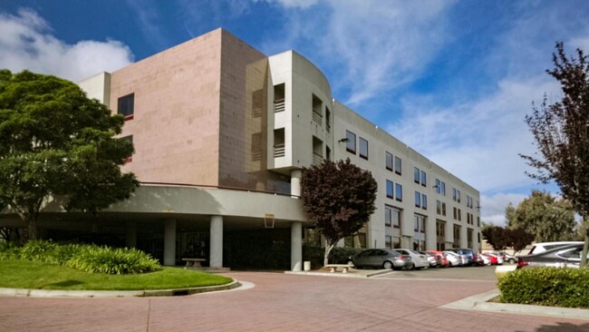 Foto del edificio - 10889 N De Anza Blvd