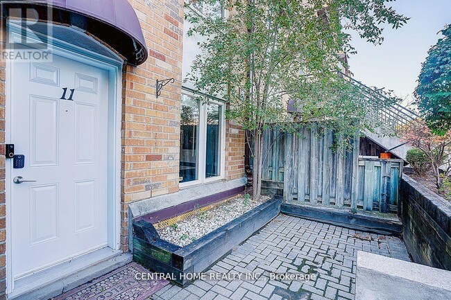 Building Photo - 988 Sheppard Ave W