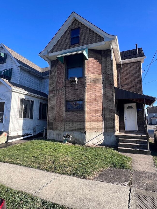 Building Photo - 310 28th St