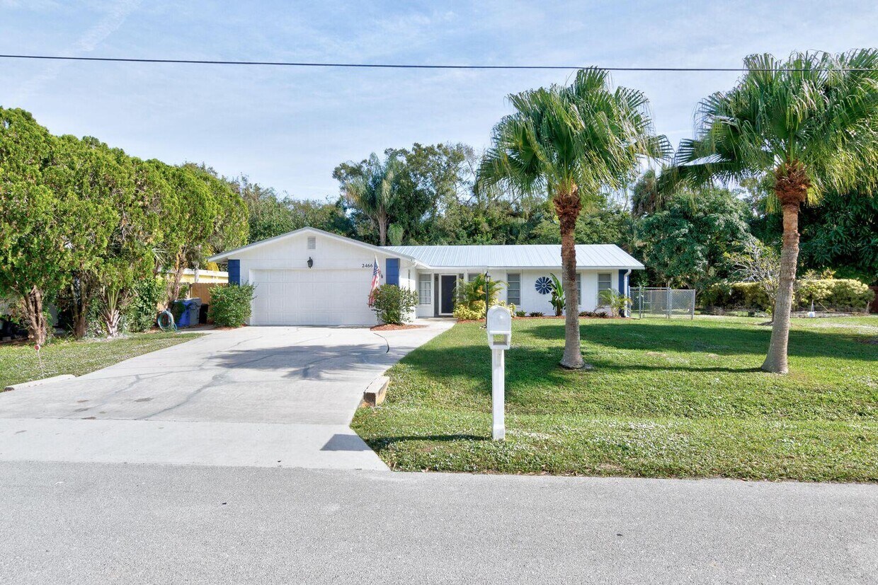 Foto principal - 2466 44th Ave