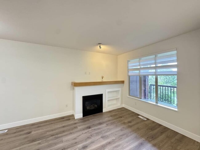 Building Photo - 19478-19465 65 Ave