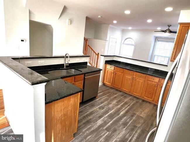 Building Photo - 5521 Sacramento Mews Pl