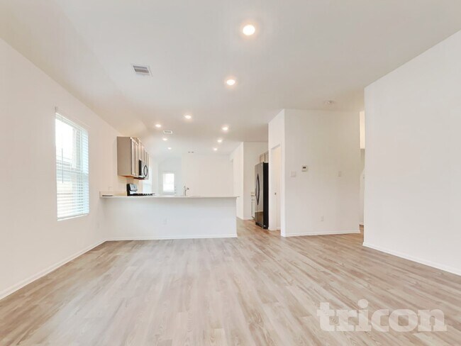 Building Photo - 212 Seven Pnes Dr