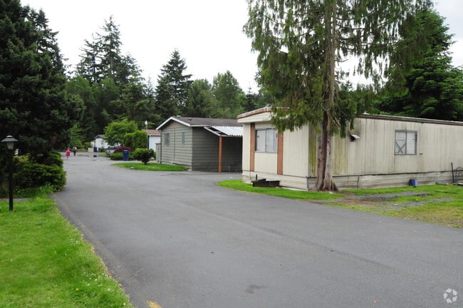 Building Photo - Royal Coachman Estate Mobile Park