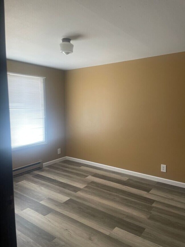 Foto del edificio - *Available Now! View by Self-Viewing Lock ...