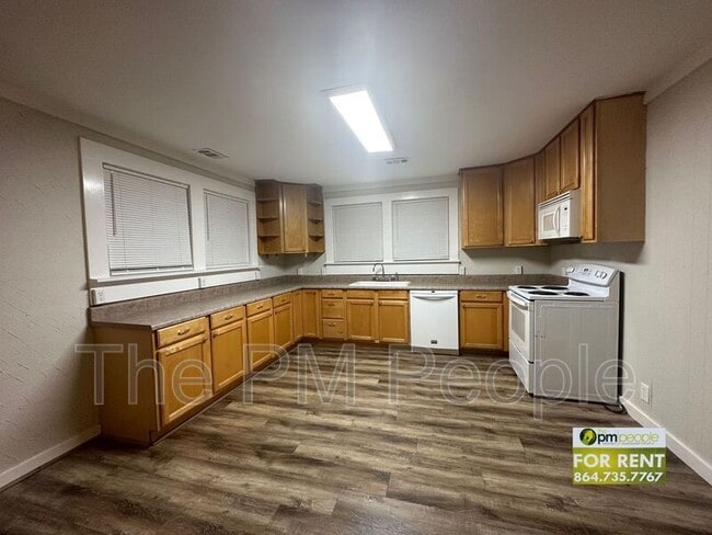 Foto del edificio - 716 Turner Hill Rd