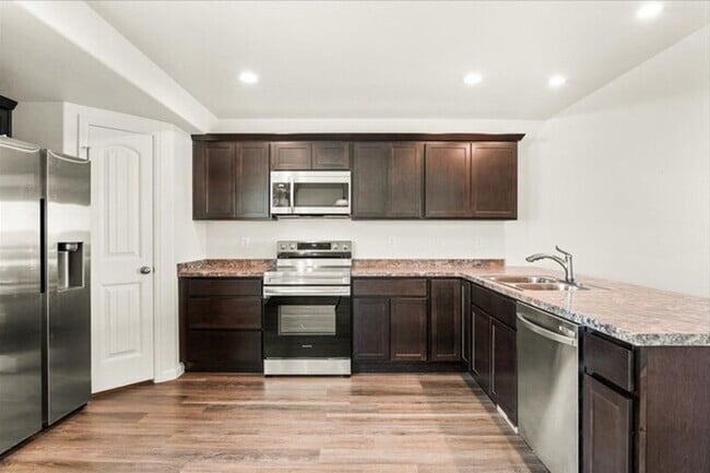 Building Photo - 3 BEDROOM 2 AND A HALF BATH NEWER CONSTRUCTION TWINHOME IN HARMONY VALLEY