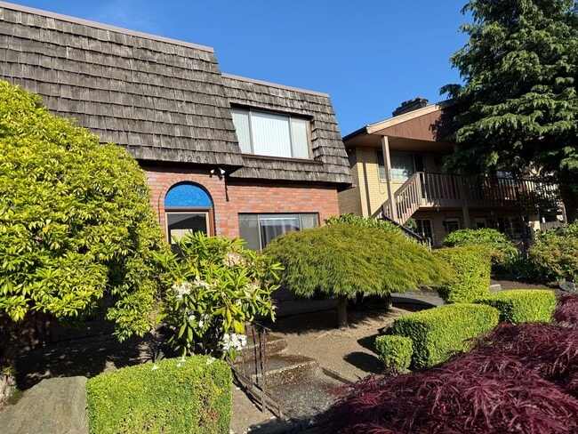 Building Photo - Ground floor unit in North Everett