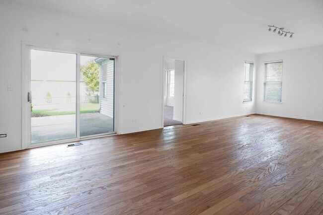 Building Photo - 1255 Chicory Ln