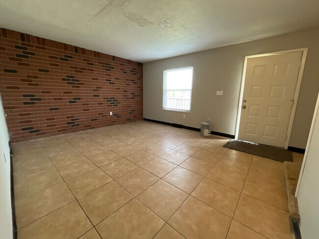 Foto del edificio - 1851-1853-1853 Lake Club Dr