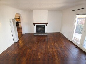 Building Photo - 1506 W Alameda St