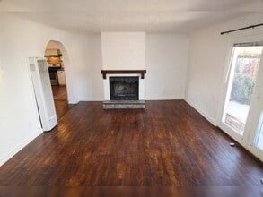 Building Photo - 1506 W Alameda St