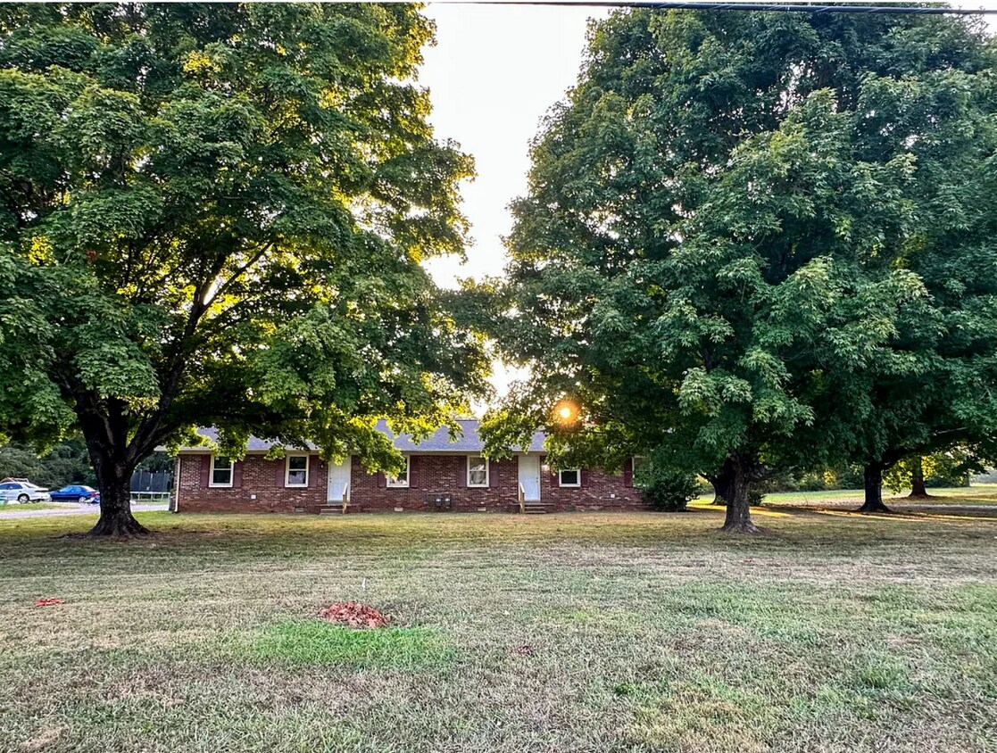 Foto principal - 2725 Blackman Rd