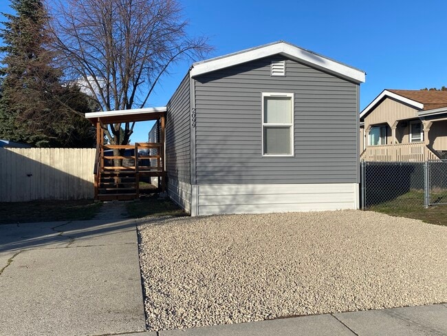 Building Photo - 2099 W Plymouth Cir