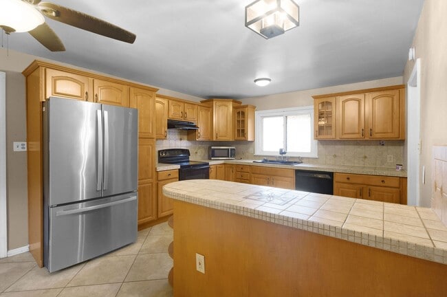 Building Photo - 4 Bed 2 Bath Home for Rent !