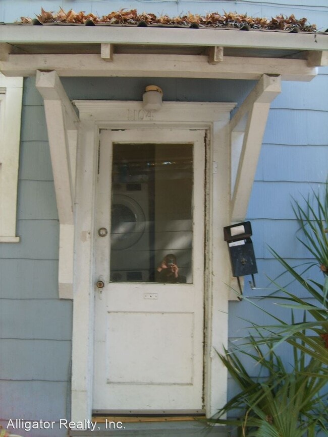 Building Photo - 3 br, 1 bath House - 1104 NW 3rd Avenue  U...