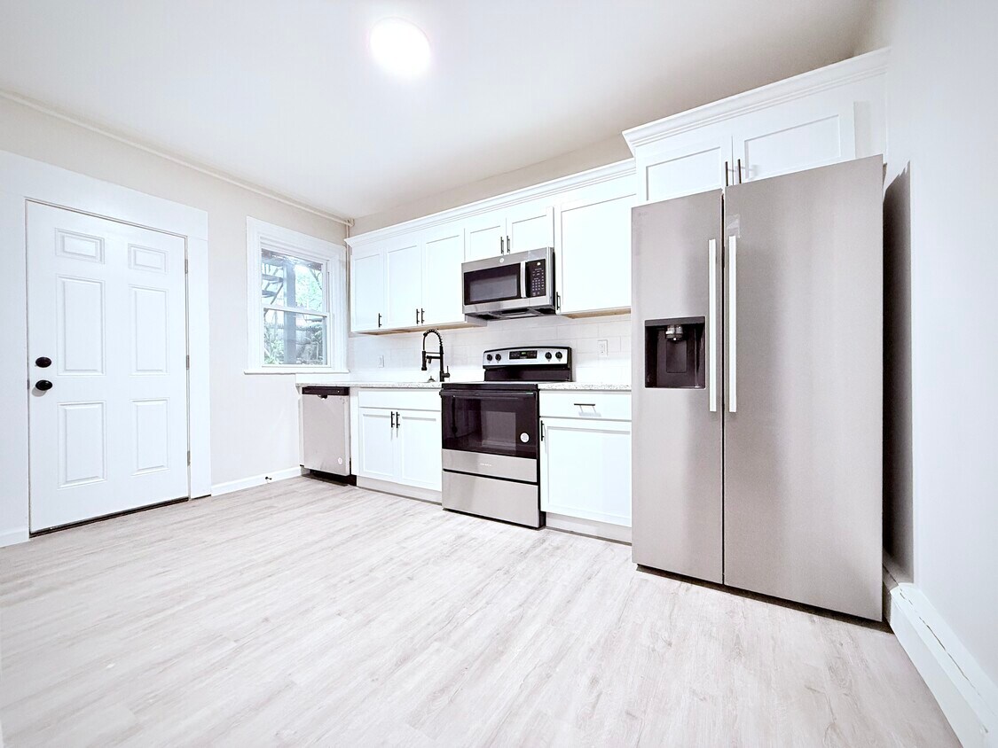 Primary Photo - 37 Southfield Ave