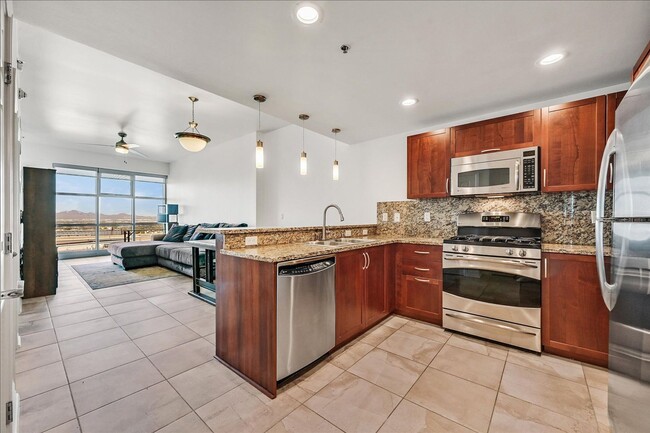 Foto del edificio - Luxury High-Rise Condo on Downtown Fremont...