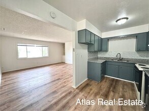 Building Photo - 303 University Dr