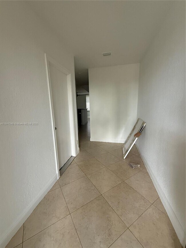 Foto del edificio - 1243 NE 23rd Ave