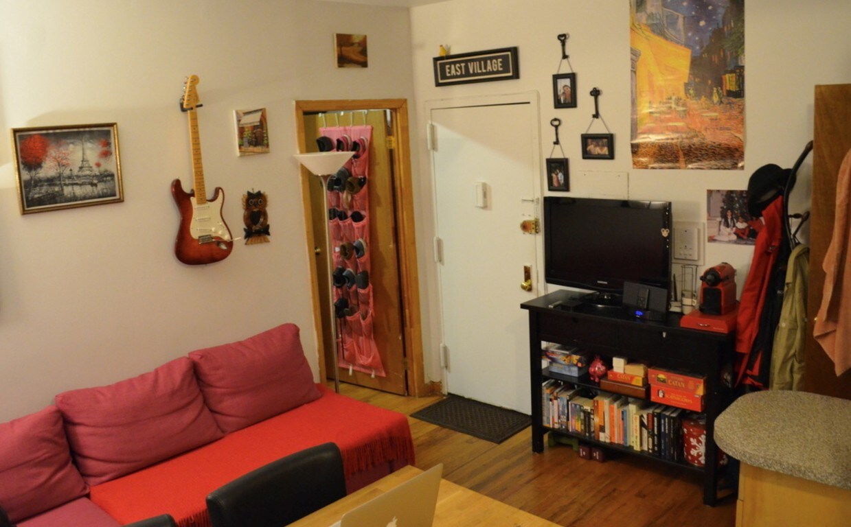 Foto principal - 202 E 6th St