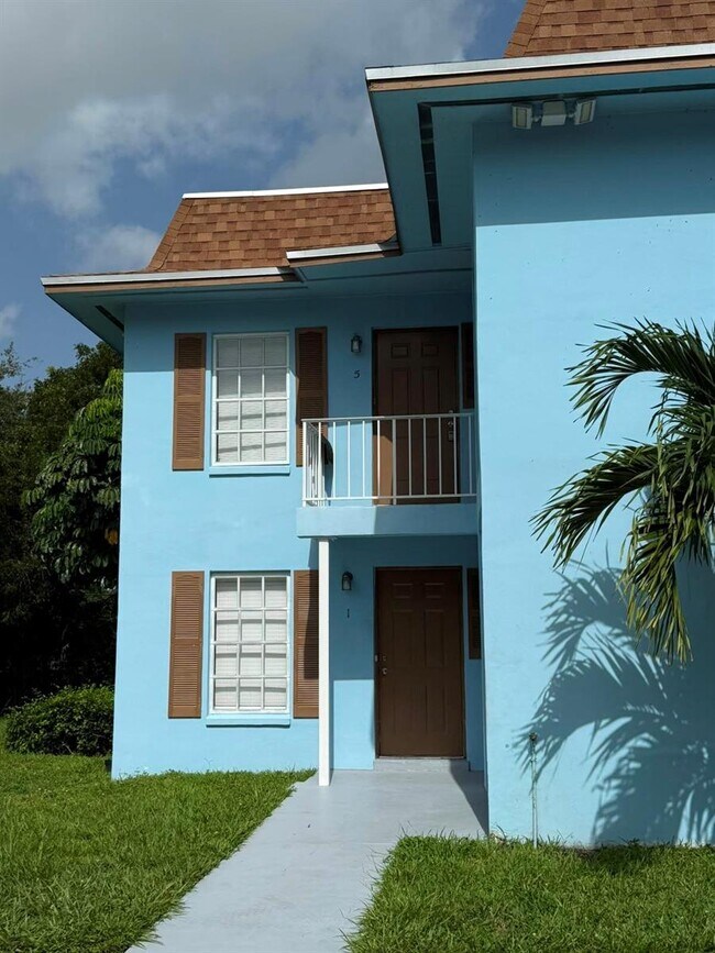 Foto del edificio - 4951 Wedgewood Way