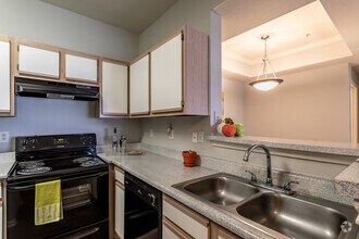 2BR, 2BA 953SF - Villas at Bandera