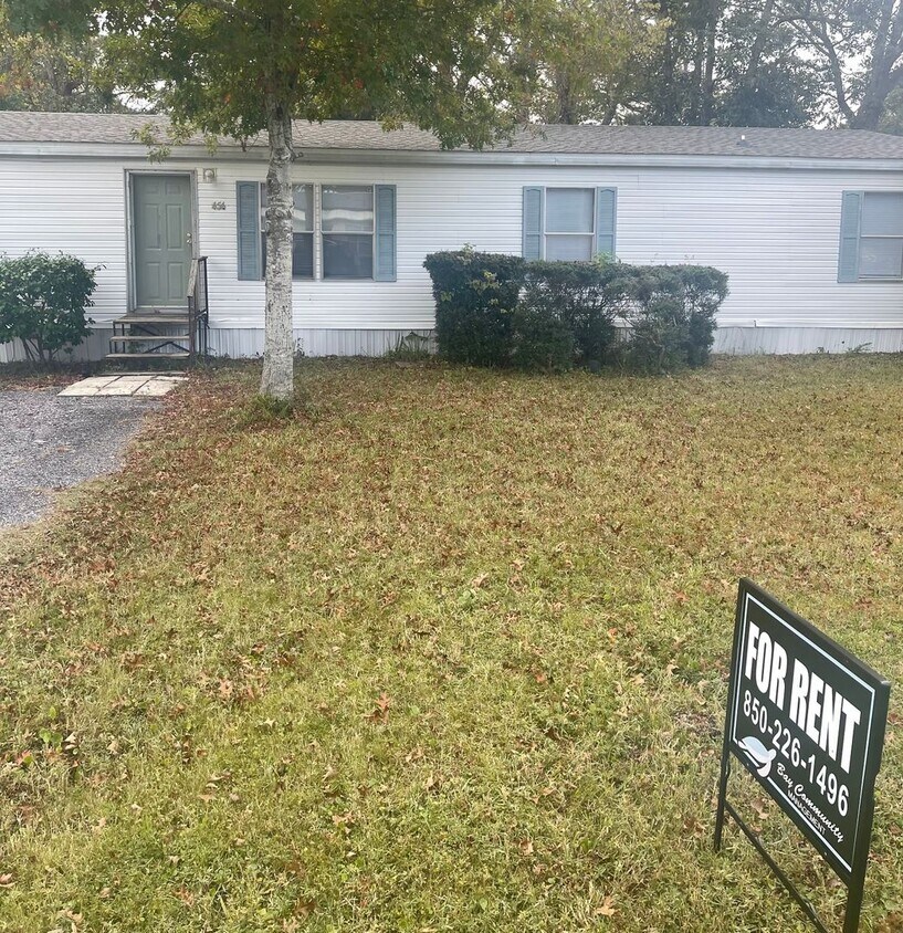 Building Photo - Large 3 bedroom 2 bath  Double Wide Mobile...