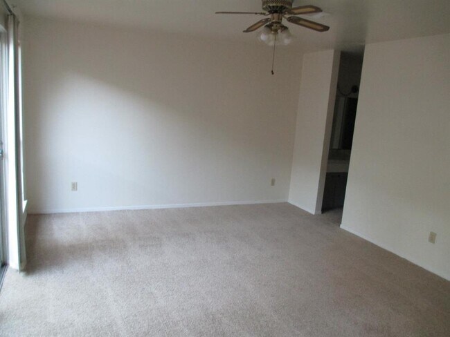 Building Photo - 2906 Mission Valley Dr