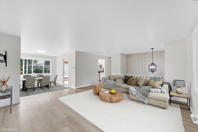Foto del edificio - 14813 Holly Ct