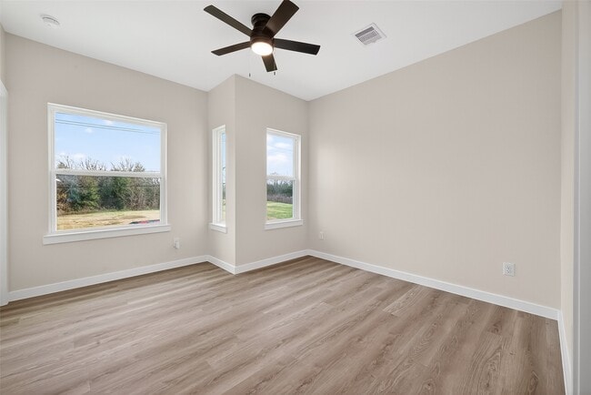 Building Photo - 5523 Haight St