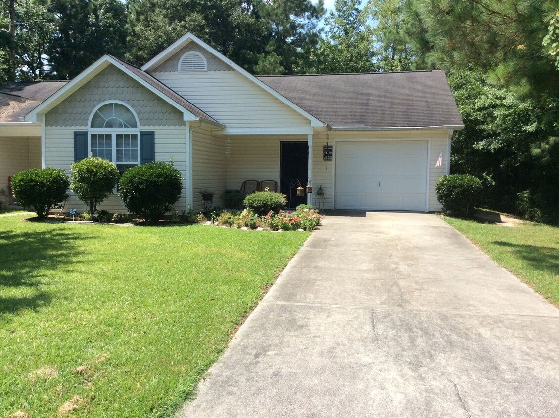 Primary Photo - Duplex in desired New Bern