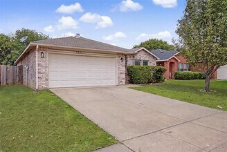 Building Photo - 5225 Newcastle Ln
