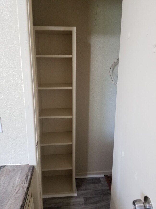 Foto del edificio - 906 E Birch St