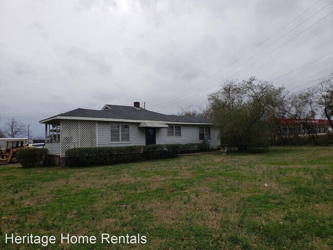 Building Photo - 2 br, 1 bath House - 11931 Veterans Memori...