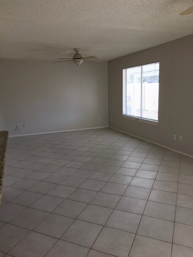 Building Photo - 3627 W Carla Vista Dr
